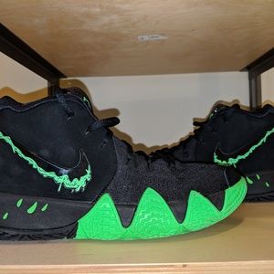 Boys Kyrie 4s